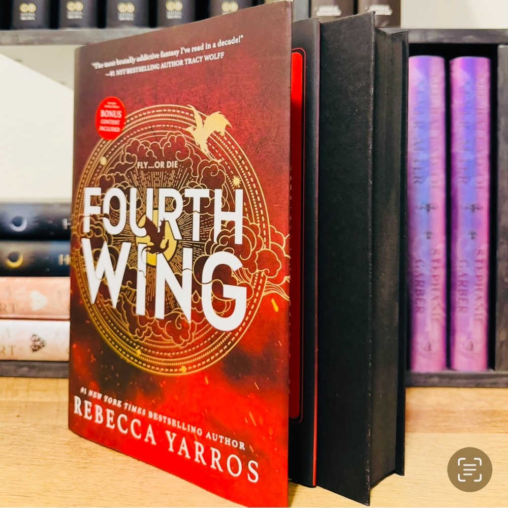 Holiday Exclusive Edition Fourth Wing by Rebecca Yarros